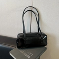 Sac à bandoulière baguette minimaliste en cuir brillant noir avec doubles bretelles - Noir