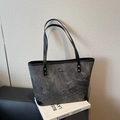 Bolso tote gris versátil con asas negras y detalles metálicos para trabajo y estudio - Marrón Oscuro
