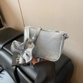 Sac bandoulière bleu clair en texture denim avec un grand nœud décoratif chic - Bleu