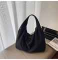Bolso tote grande negro minimalista en tela ligera texturizada para el viaje diario al trabajo - Negro