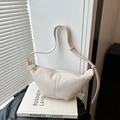 Chic cream white crescent bag in lychee pattern leather with adjustable shoulder strap - Off White