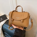 Elegante borsa a tracolla in pelle marrone con motivo litchi, manico e dettagli argento - Marrone