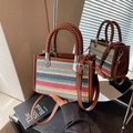 Borsa a mano bohémien a righe arcobaleno con manici in pelle e tracolla regolabile - Colorato