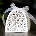 Λευκό κουτί γάμου laser-cut με σχέδια τριαντάφυλλα και ασημένιο μεταξωτό φιόγκο - Λευκό