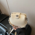Borsa a secchiello minimalista in pelle beige con catena d'argento e chiusura in metallo - Bianco Sporco