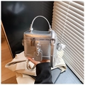 Bolso de mano plateado plisado con amuleto de mariposa de perlas y bandolera - Con Colgante / Plateado