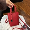 Petit sac bandoulière rouge à grain litchi avec sceau mode et pendentif coeur argent - Rouge