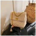 Borsa a tracolla trapuntata bianco panna con catena dorata e chiusura a girello - Bianco