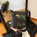 Bolso bandolera de nailon negro impermeable con patrón de hojas de arce verdes y oro - Negro