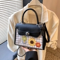 Petit sac à main à carreaux noir et blanc avec fleurs de tournesol et bandoulière - Noir