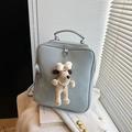 Hellblauer Vintage Rucksack aus Kunstleder mit süßem Plüsch-Hundeanhänger - Blau mit Anhänger