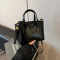 Sac seau chic en noir brillant pour femme avec deux poignées et détails dorés - Noir sans Pendentif