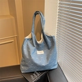 Light blue denim tote bag with white bow and heart print in a spacious design - Dark Blue