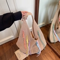 Bolso de hombro de punto calado beige con borlas de colores para las vacaciones - Caqui