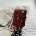 Gesteppte burgunderrote Mini-Quadrat-Tasche mit Goldkette und verstellbarer Kugel - Burgunderrot