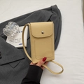Petit sac bandoulière pour téléphone en cuir PU beige avec texture grainée et rabat - Jaune sans pendentif