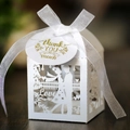 Weiße lasergeschnittene Hochzeits-Geschenkbox mit Love-Motiv, Organzaband und Anhänger - Weiß