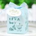 Scatola regalo azzurra 'It's A Boy' con motivo a intaglio e nastro di raso - Blu Chiaro Perlato