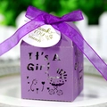 Dettaglio della scatola regalo viola traforata 'It's A Girl' per baby shower glitterata - Viola scuro
