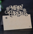 Tarjeta de mesa navideña de papel kraft cortada con láser con texto y copos de nieve - Papel kraft