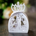 Scatola per bomboniere taglio laser con silhouette sposi e corona in carta bianca elegante - Bianco