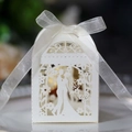 Scatola bomboniera con intaglio laser silhouette sposi e fiocco in nastro bianco lucido - Bianco Stellato
