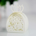 Détails de la boîte à bonbons ivoire découpée au laser avec couronne et motifs fleurs - Ivoire