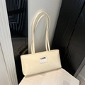 Borsa sottobraccio bianco crema in pelle oleata con etichetta minimal e finitura lucida - Bianco Sporco