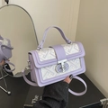 Elegante bolso cuadrado lavanda con bordado geométrico y cierre plateado - Morado