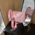 Bolso bandolera de nailon rosa con correa ancha ajustable y bordado 3D de moda - Rosa