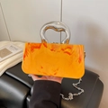 Borsa in acrilico marmorizzato arancione con manico fluido argentato e tracolla - Arancione