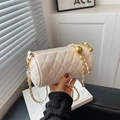 Bolso cilíndrico acolchado beige chic con cadena dorada y hebilla de bola ajustable - Blanco Roto