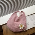 Bolso tote rosa de ganchillo hecho a mano con dije de margarita para playa de verano - Rosa