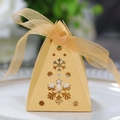 Elegante champagne gouden driehoek geschenkdoos met sneeuwvlok design en organza lint - Goud