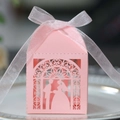 Scatola porta confetti rosa tagliata al laser con motivi nuziali e nastro di raso - Rosa