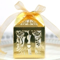 Scatola di caramelle nuziale dorata tagliata al laser con nastro e motivi eleganti - Oro Riflettente