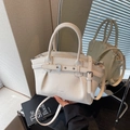Chic beige lychee leather pleated handbag with silver buckle and crossbody strap - Off-white