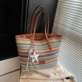 Bolso tote tejido arcoíris con asas de cuero marrón y colgante de estrella - Con Colgante / Colorido