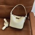 Secchiello in rafia beige con chiusura a alamaro e tracolla regolabile - Bianco Sporco