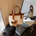 Mini bolso tote de lona con ribete de cuero marrón y colgante de caballo en el reflejo - Blanco Roto
