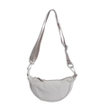 Bolso bandolera minimalista de nailon gris claro en forma de media luna con correa ancha - Blanco