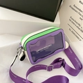 Lilane und neongrüne Jelly-Kameratasche mit Sichtfenster und bedrucktem Schultergurt - Lila