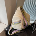 Sac bandoulière en nylon beige avec sangle tissée colorée et broderie élégante - Blanc et Violet