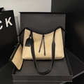Ensemble cabas en paille tissée beige avec finitions cuir noir et pochette assortie - Noir Paille