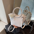 Sac seau blanc effet crocodile avec poignée ronde et charm cœur perlé élégant - Blanc Cassé