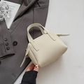 Petit sac à main crème au fini grainé avec détails de sangles latérales élégantes - Blanc Crème (Sans Pendentif)