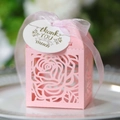 Rosa lasergeschnittene Geschenkschachtel mit Rosenmuster und Band für Hochzeiten - Rosa