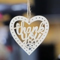 Etichetta cuore in legno con intaglio thank you e stelle per decori nuziali - Stile Grazie