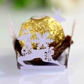 Vue détaillée du support de chocolat de Noël découpé au laser avec renne et flocon blanc - Violet Clair