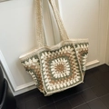 Handgefertigte Häkel-Einkaufstasche mit Bohème-Blumenmuster in Beige und Grün - Khaki